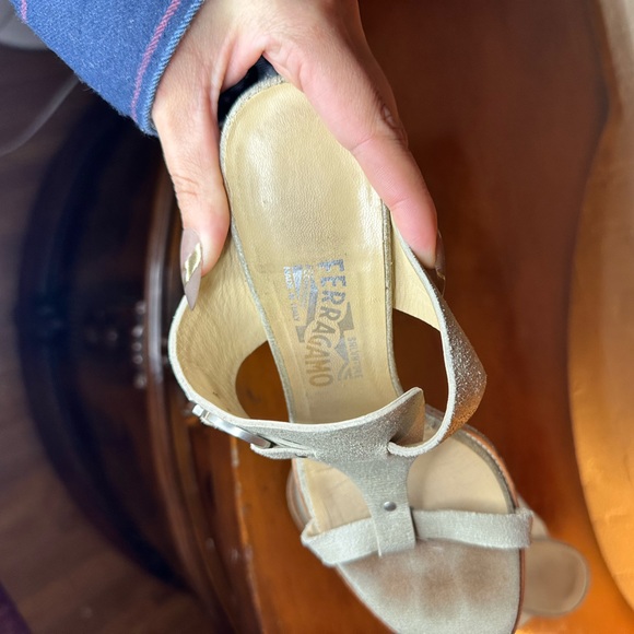 Used SALVATORE FERRAGAMO
Leather T-Strap Sandals - Picture 3 of 6